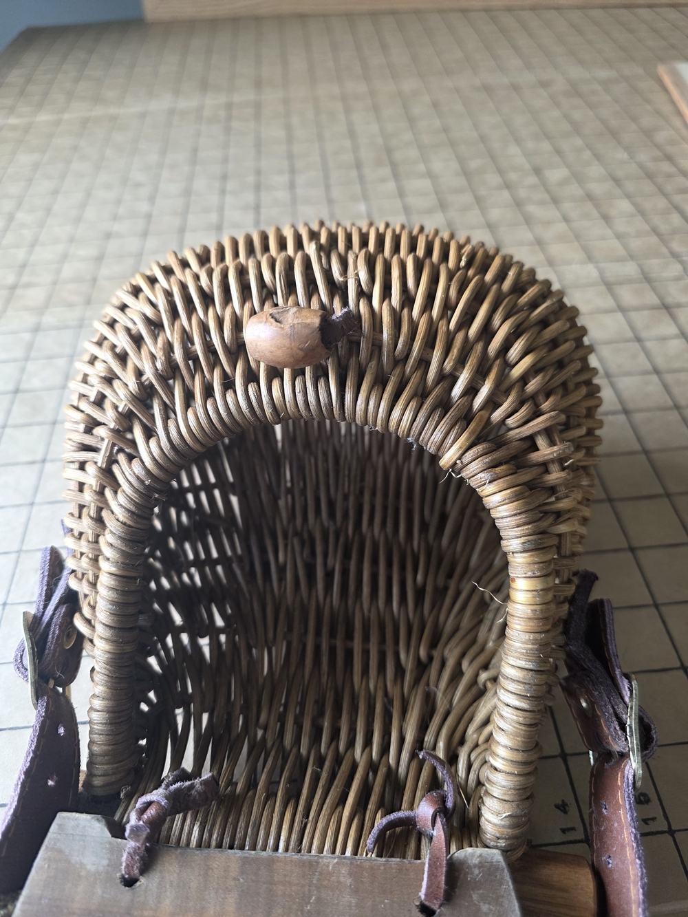 Vintage Wicker Fishing Creel Basket w/ Wood Lid & Strap (7x8x5) - Picture 14 of 16